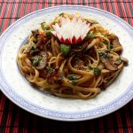 Spaghetti mit Tomaten und Champignons