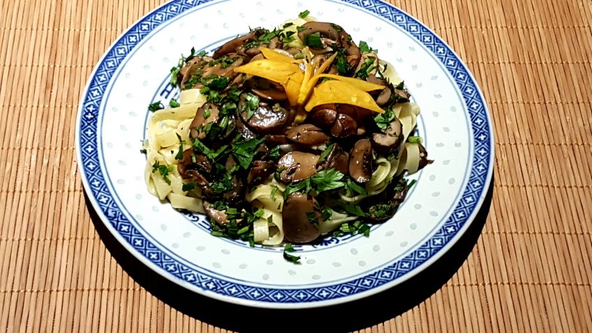 Bandnudeln mit gebratenen Champignons – Vegane Rezepte